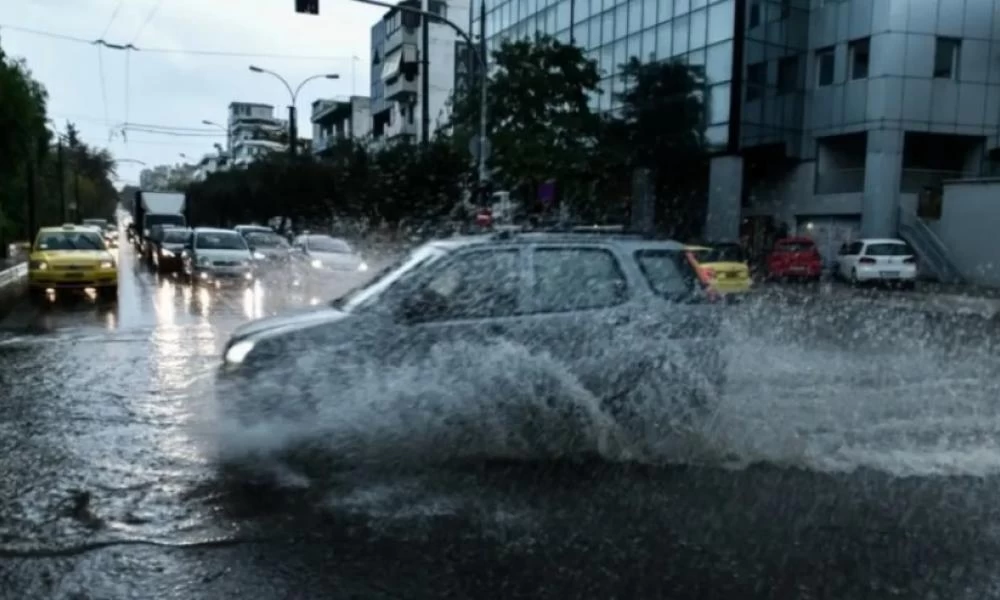 Καιρός: Προσοχή στις καταιγίδες μέχρι και το μεσημέρι, εξαιρετικός ο καιρός την 25η Μαρτίου